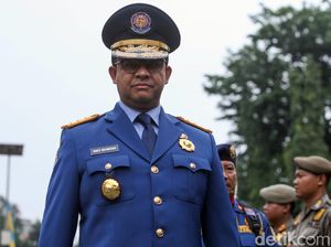 HUT Damkar ke-102, Anies Puji Petugas Sedot Genangan Melimpah di Perkampungan