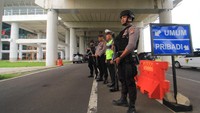 Petugas gabungan pun dikerahkan untuk mengamankan area di sekitar bandara tersebut. Pesawat yang mengangkut 68 WNI anak buah kapal (ABK) Diamond Princess dari Yokohama, Jepang terkait penyebaran virus Corona rencananya akan mendarat di Bandara Kertajati dan akan langsung dibawa ke Pulau Sebaru Kecil di Kepulauan Seribu, Jakarta untuk menjalani masa observasi.