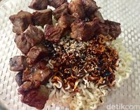 Cara Membuat Ramdon, Mie Instan 'Parasite' yang Enak Buat Sarapan