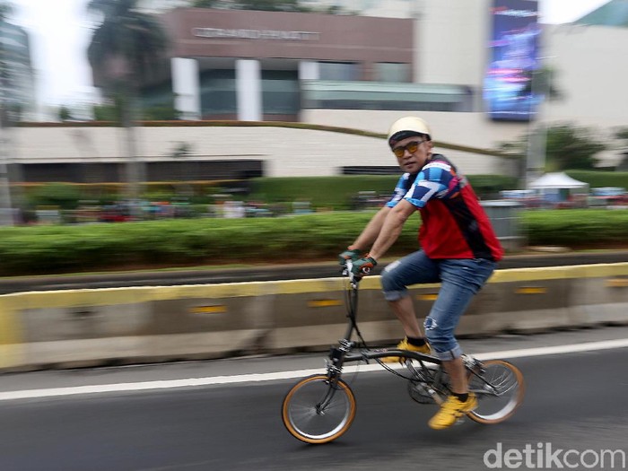 Tren Sepeda Lipat di Jakarta Sepeda lipat jadi salah satu andalan warga di ibu kota untuk beraktivitas. Bentuk sepeda yang bisa dilipat dan praktis membuat sepeda ini populer di masyarakat.