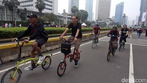 Asyiknya Wara-wiri Gowes Sepeda Lipat di Ibu Kota