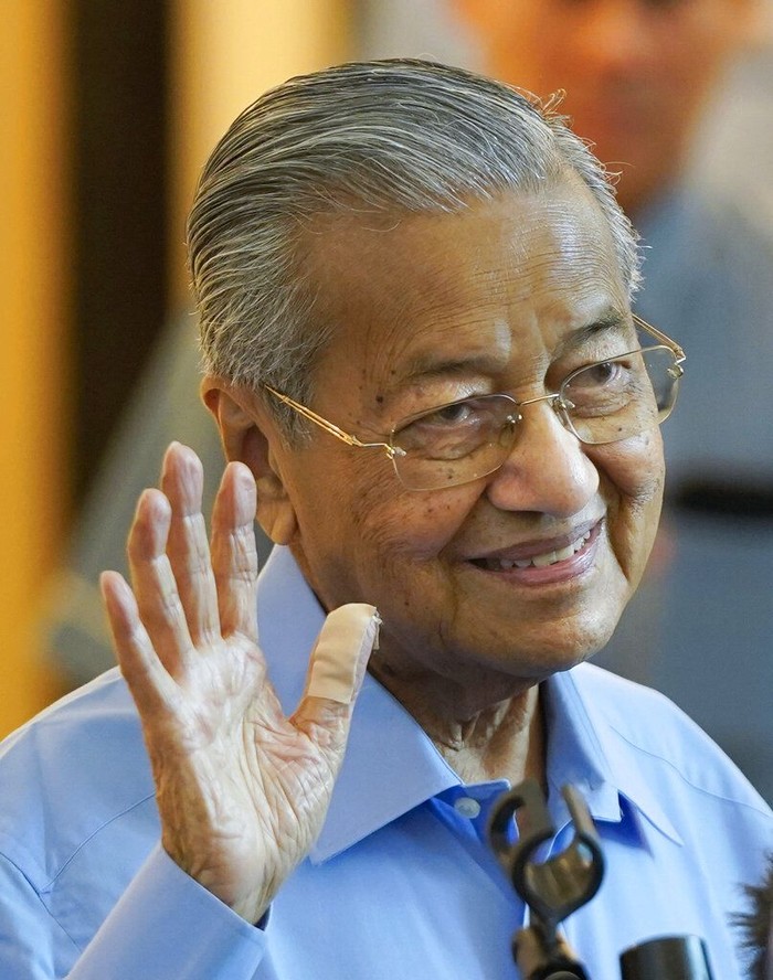 Presiden Partai Pribumi Malaysia Bersatu Muhyiddin Yassin diangkat sebagai Perdana Menteri Malaysia. Ia gantikan Mahathir Mohamad yang sebelumnya undurkan diri.