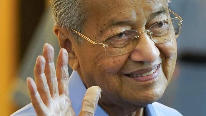 Presiden Partai Pribumi Malaysia Bersatu Muhyiddin Yassin diangkat sebagai Perdana Menteri Malaysia. Ia gantikan Mahathir Mohamad yang sebelumnya undurkan diri.