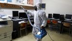 Virus Corona Landa Yunani, Sekolah di Athena Mandi Desinfektan