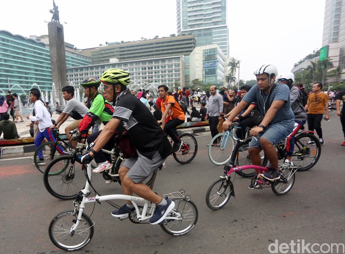 Tren Sepeda Lipat di Jakarta Sepeda lipat jadi salah satu andalan warga di ibu kota untuk beraktivitas. Bentuk sepeda yang bisa dilipat dan praktis membuat sepeda ini populer di masyarakat.