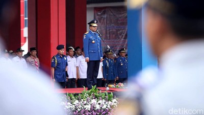 Momen Anies Baswedan Jadi Inspektur Upacara HUT Ke-101 Damkar DKI