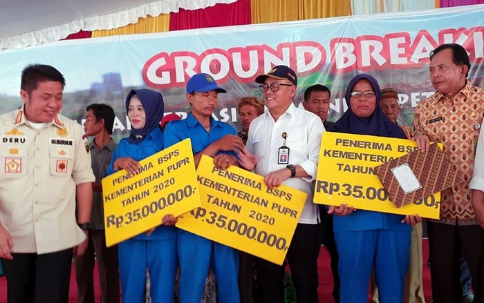 Kementerian PUPR beri bantuan program perumahan pada 223 orang dari petugas kebersihan di Prabumulih. Bantuan itu upaya pemerintah untuk atasi masalah perumahan