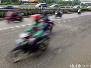 Hati-hati! Jalan di Kawasan MT Haryono Berlubang