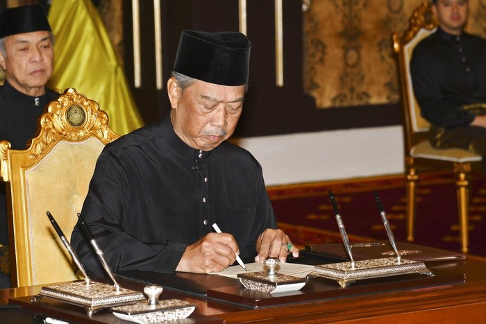 Presiden Partai Pribumi Malaysia Bersatu Muhyiddin Yassin diangkat sebagai Perdana Menteri Malaysia. Ia gantikan Mahathir Mohamad yang sebelumnya undurkan diri.