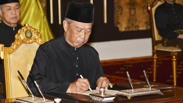 Presiden Partai Pribumi Malaysia Bersatu Muhyiddin Yassin diangkat sebagai Perdana Menteri Malaysia. Ia gantikan Mahathir Mohamad yang sebelumnya undurkan diri.