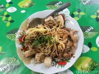 Di Solo Ada Tahu Kupat 'Sido Mampir' Sholihin yang Awet Enaknya