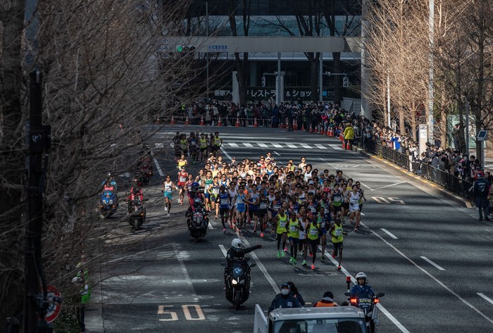 Tokyo Marathon 2020 Tetap Digelar di Tengah Wabah Corona Sejumlah kegiatan terpaksa ditunda akibat wabah virus corona. Meski begitu Tokyo Marathon 2020 tetap digelar dan diikuti oleh sejumlah pelari dunia.