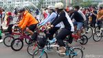 Asyiknya Wara-wiri Gowes Sepeda Lipat di Ibu Kota