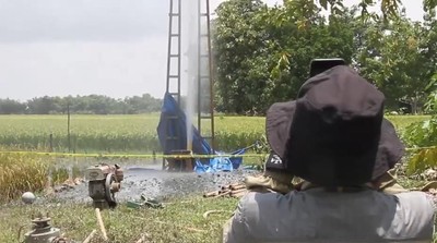 Bikin Kaget! Semburan Lumpur Ini Muncul di Grobogan