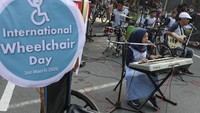 Para siswa YPAC Solo memamerkan kemampuan mereka dalam bernyanyi dan bermain musik di acara tersebut.