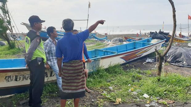 Perahu Terbalik Dihantam Ombak, 1 Nelayan di Purworejo Hilang