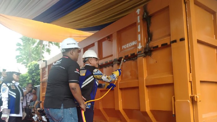Kemenhub Potong Bak Truk Obesitas