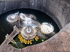 Taman Hiburan Rumania Punya Danau dan Bianglala Bawah Tanah