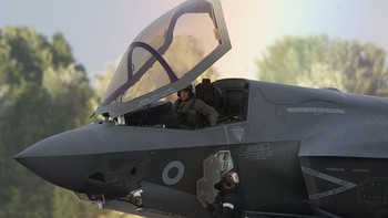  Versi yang dioperasikan saat ini adalah F 35B yang merupakan varian paling canggih. Versi ini mulai diperasikan sejak Juli 2015 dan pernah digunakan bertempur oleh AU Isreal pada tahun 2018. Foto: Getty Images