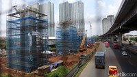 Sejumlah pekerja melakukan proses land clearing di Jalan Cikunir, Bekasi Barat, Kota Bekasi, Jawa Barat, Senin (2/3/2020).