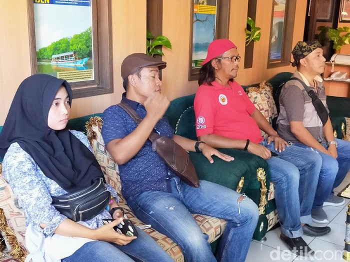 Keluarga Migran Indonesia (KAMI) Banyuwangi resmi somasi pedangdut lagu Komunitas Rondo Merana (Corona) yang viral di media sosial. Somasi juga berlaku untuk pencipta dan produser lagu.