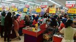 Efek Corona, Pembeli di Pusat Perbelanjaan Naga Masih Normal
