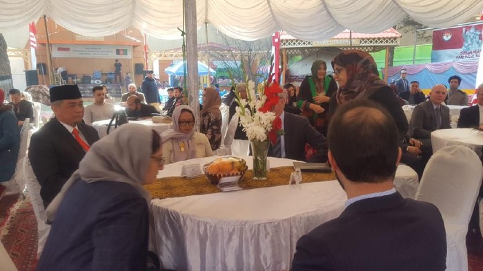 Dubes RI untuk Afganistan bersama Menlu Retno Marsudi saat meresmikan Gedung Majapahit di KBRI