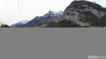 Mau foto panorama pun mudah-mudah saja. Warna-warnanya jelas, dan tampil dalam layar Oppo Find X2 dengan kedalaman warna 10 bit  (Fitraya Ramadhanny/detikcom)