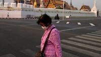Thailand tidak seketrem negara lain. Meskipun tetap membuka The Grand Palace di Bangkok, namun tempat wisata ini sepi kunjungan. (Soe Zeya Tun/Reuters)