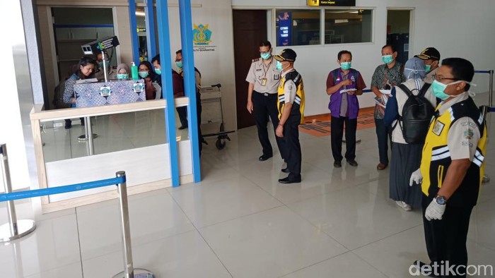 pemeriksaan thermo scanner di bandara juanda