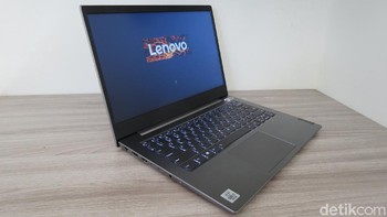 Generasi milenial dan Z sangat aktif dan kreatif. Lenovo punya ThinkBook 14 yang bergaya untuk tampil di hadapan teman-teman, tapi performanya juga oke dengan ditenagai Intel Core i7 generasi kesepuluh. (Fitraya Ramadhanny/detikcom)