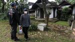 Pekerja di Rumah Warga Positif Corona Dievakuasi