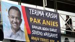 Spanduk Terima Kasih untuk Gubernur Anies Mejeng di JPO Ibu Kota