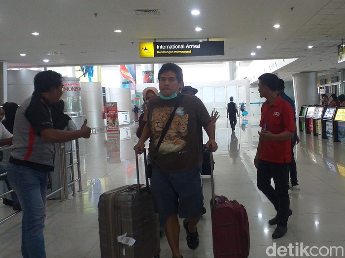 Wabah Virus Corona semakin meluas. Pengawasan kesehatan penumpang dari luar negeri di bandara berbagai negara semakin diperketat. Lalu bagaimana pengawasan di Bandara Internasional Juanda?
