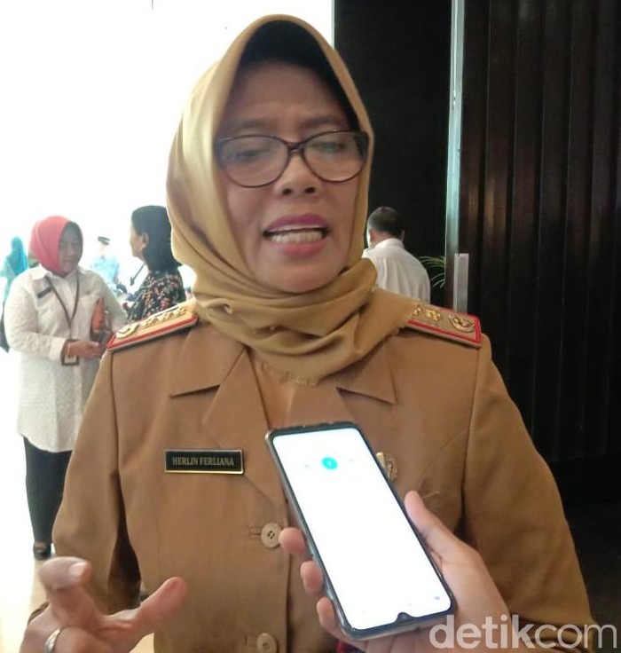 Kadinkes Jatim Herlin Ferliyana