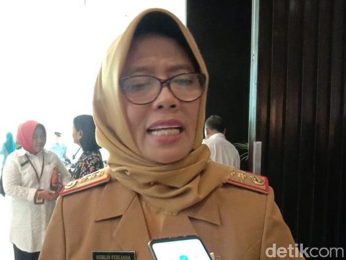 Kadinkes Jatim Herlin Ferliyana