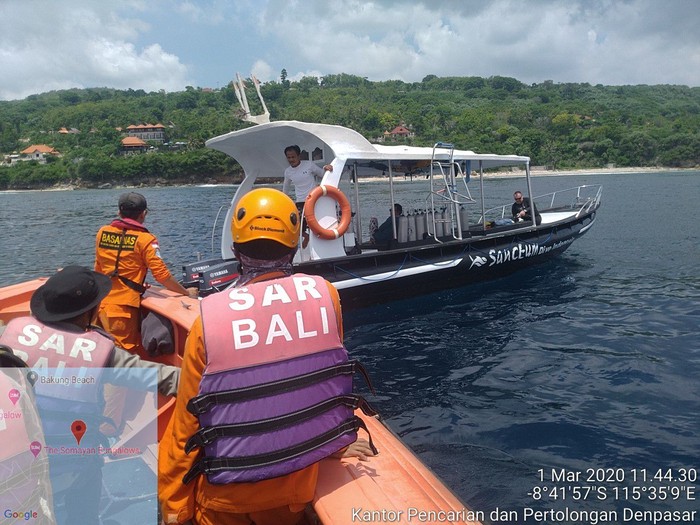Warga negara asal Rusia, Alexandr Che (39), yang hilang saat melakukan sparefishing di Batu Abah, Nusa Penida, Klungkung, belum juga ditemukan. Tim SAR sudah melakukan pencarian selama tujuh hari sejak dikabarkan turis tersebut hilang.