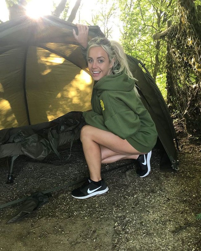 Namun, pada 2015 berat badan Jen mencapai lebih dari 107 kg, dan tunangannya memutuskan hubungan mereka. Ketika kami putus, aku hancur tetapi akhirnya menjadi hal terbaik yang terjadi padaku, kata Jen. Foto: Instagram @jenatkinuk