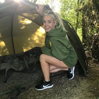 Namun, pada 2015 berat badan Jen mencapai lebih dari 107 kg, dan tunangannya memutuskan hubungan mereka. Ketika kami putus, aku hancur tetapi akhirnya menjadi hal terbaik yang terjadi padaku, kata Jen. Foto: Instagram @jenatkinuk