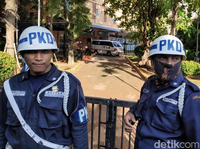 Pekerja di Rumah WNI Positif Corona Tiba di RSPI Sulianti Saroso