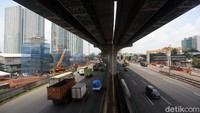 Selain itu, setidaknya ada enam kesalahan PT KCIC yang disoroti Komite Keselamatan Konstruksi. Beberapa diantaranya terkait kelancaran akses keluar masuk jalan tol dan non tol, banjir, hingga minimnya perhatian manajemen proyek yang membiarkan penumpukan material di bahun jalan sehingga mengganggu fungsi drainase, kebersihan jalan, dan keselamatan pengguna.