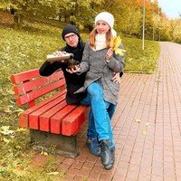 Ekaterina mengadakan ulang tahun di sebuah kolam renang. Untuk membuat pesta menjadi semarak, dry ice seberat 25kg dicemplungkan ke dalam kolam renang untuk membuat efek asap.  Foto: dok. Instagram