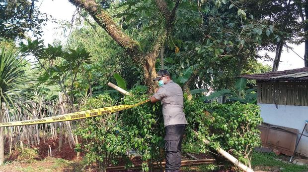 Rumah WNI Positif Corona di Depok Dipasang Garis Polisi