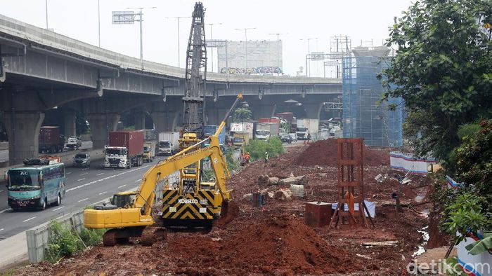 Proyek Kereta Cepat di Cikunir Masih Jalan Proyek Kereta Cepat Jakarta-Bandung dihentikan sementara karena disebut sebabkan banjir. Meski begitu proyek kereta cepat di Cikunir masih berjalan.