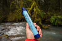 Dengan Sedotan Ini, Bisa Minum Air Sungai dan Danau dengan Aman