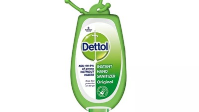 Biar Relaks, Simak Meme Lucu Ketika Selebriti Jadi Hand Sanitizer