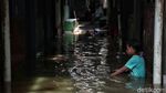 Potret Warga Kebon Pala yang Bersahabat dengan Banjir