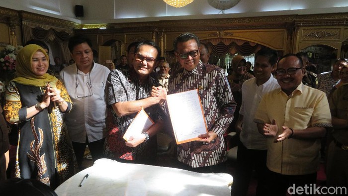 YOSS serahkan Stadion Mattoanging ke Pemprov Sulsel (Noval Dhwinuari/detikcom)