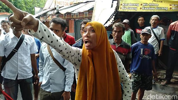 Puluhan Kios di Kota Tegal Dibongkar Paksa, Pedagang Melawan