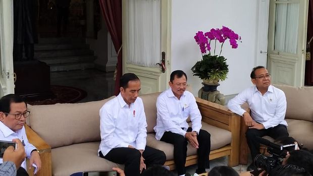 Jokowi konferensi pers soal virus corona. (Foto: Andhika/detikcom)